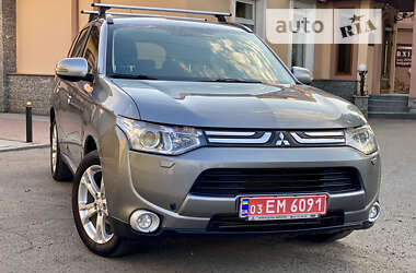 Внедорожник / Кроссовер Mitsubishi Outlander 2013 в Полтаве