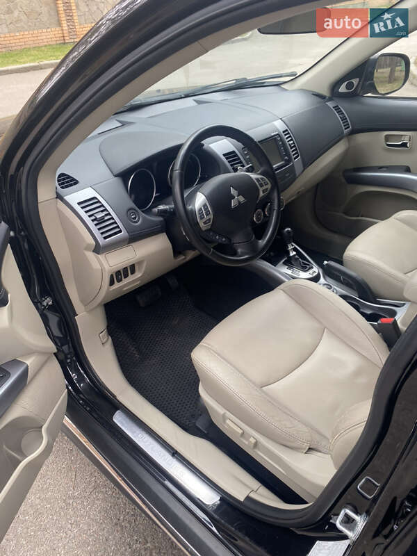 Внедорожник / Кроссовер Mitsubishi Outlander 2012 в Чернигове