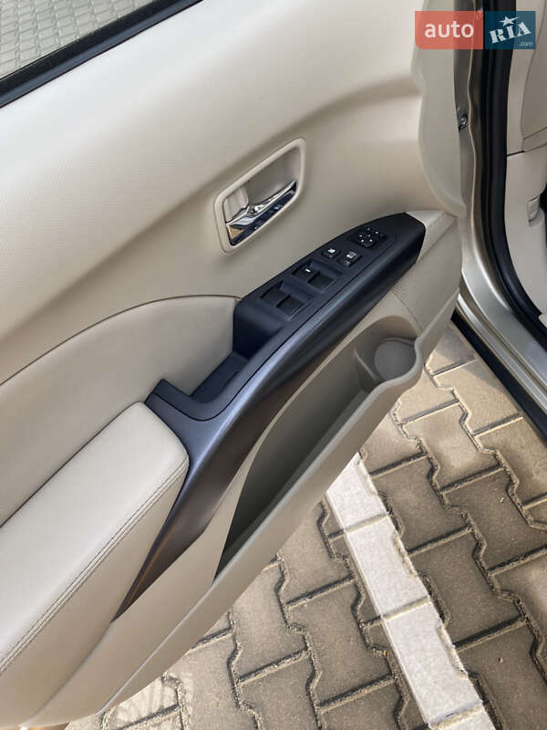 Позашляховик / Кросовер Mitsubishi Outlander 2007 в Києві