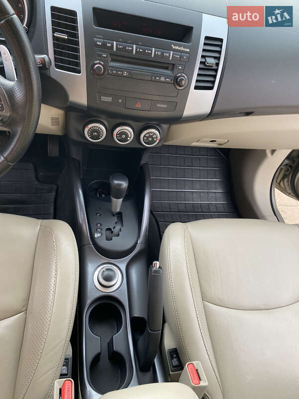 Позашляховик / Кросовер Mitsubishi Outlander 2007 в Києві