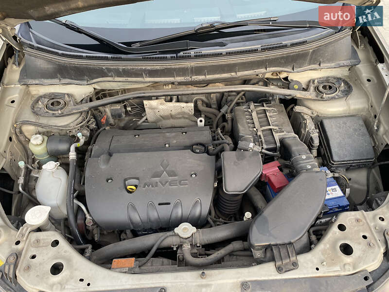 Позашляховик / Кросовер Mitsubishi Outlander 2007 в Києві