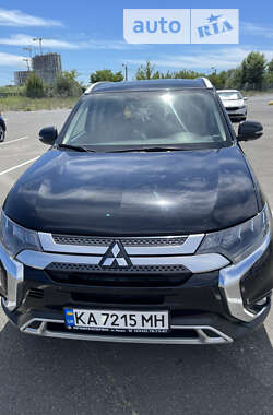 Позашляховик / Кросовер Mitsubishi Outlander 2018 в Києві