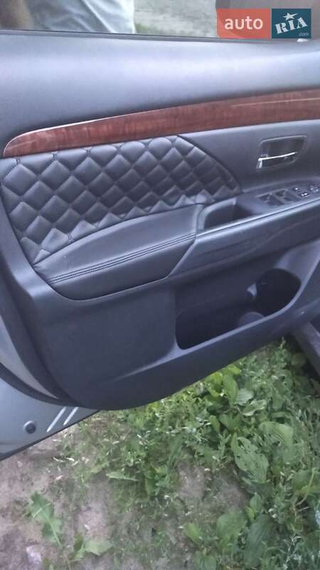 Внедорожник / Кроссовер Mitsubishi Outlander 2013 в Харькове