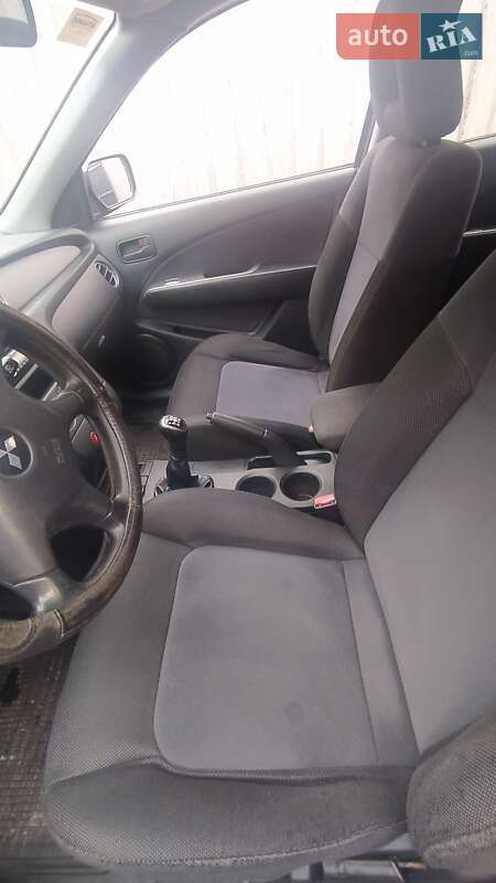 Позашляховик / Кросовер Mitsubishi Outlander 2005 в Звягелі фото 4 Позашляховик / Кросовер Mitsubishi Outlander 2005 в Звягелі