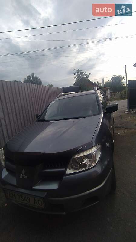 Позашляховик / Кросовер Mitsubishi Outlander 2005 в Звягелі фото 3 Позашляховик / Кросовер Mitsubishi Outlander 2005 в Звягелі