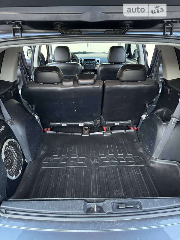 Внедорожник / Кроссовер Mitsubishi Outlander 2011 в Дубно