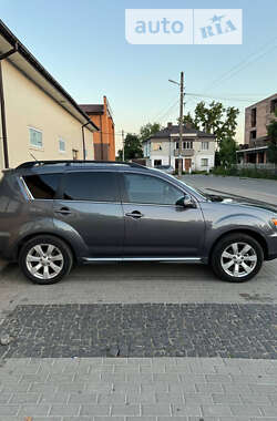 Внедорожник / Кроссовер Mitsubishi Outlander 2011 в 