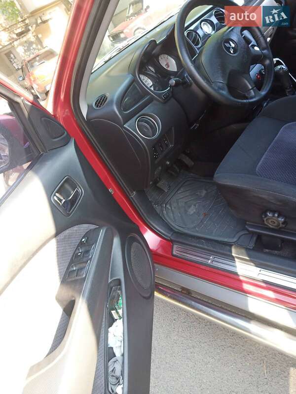 Внедорожник / Кроссовер Mitsubishi Outlander 2010 в 