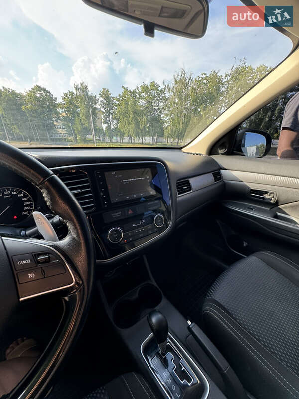 Внедорожник / Кроссовер Mitsubishi Outlander 2016 в Белой Церкви фото 26 Внедорожник / Кроссовер Mitsubishi Outlander 2016 в Белой Церкви