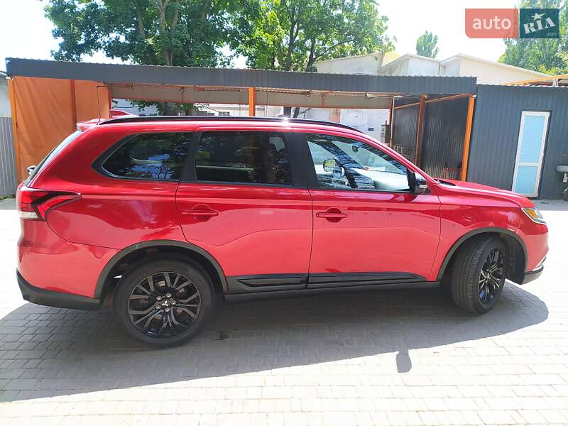 Внедорожник / Кроссовер Mitsubishi Outlander 2017 в Одессе