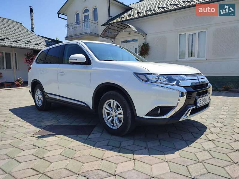Внедорожник / Кроссовер Mitsubishi Outlander 2021 в Черновцах