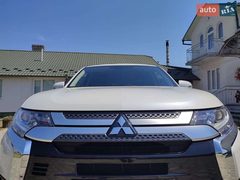 Внедорожник / Кроссовер Mitsubishi Outlander 2021 в Черновцах