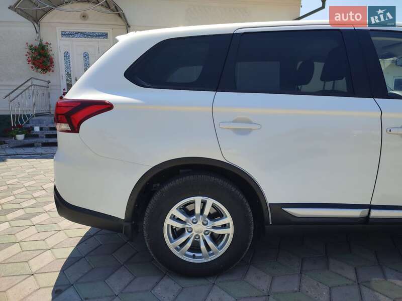 Внедорожник / Кроссовер Mitsubishi Outlander 2021 в Черновцах