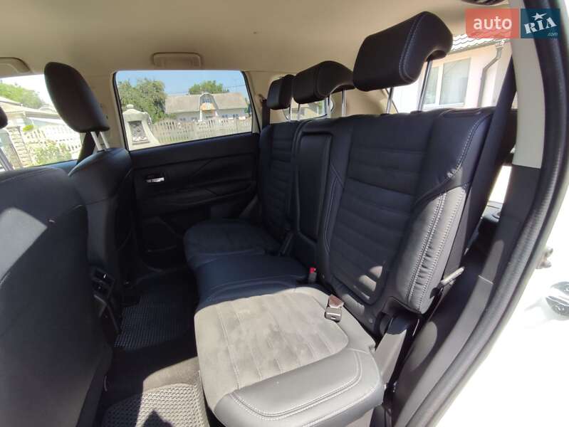 Внедорожник / Кроссовер Mitsubishi Outlander 2021 в Черновцах