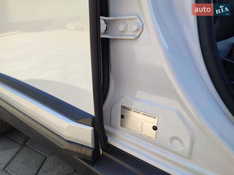 Внедорожник / Кроссовер Mitsubishi Outlander 2021 в Черновцах