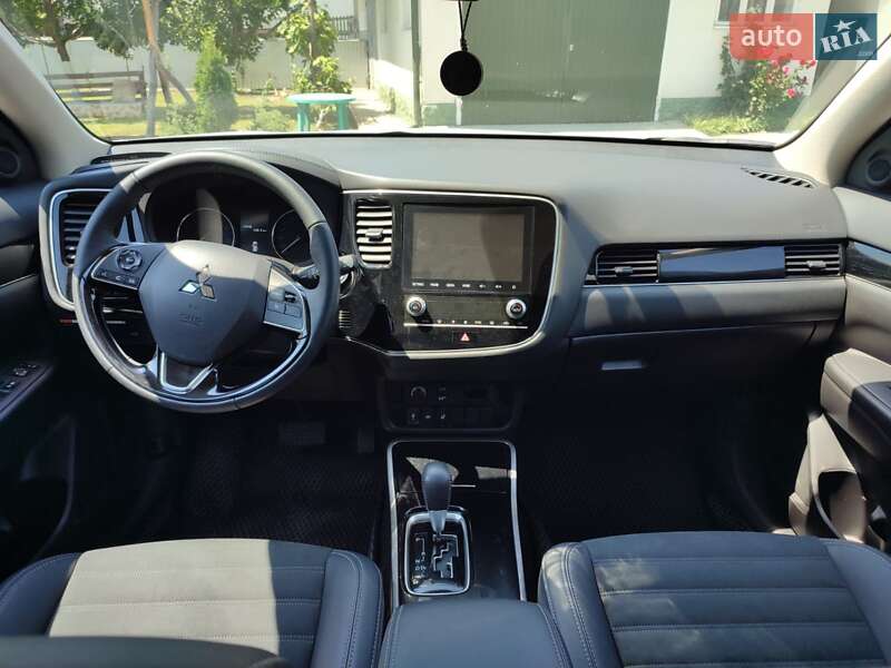 Внедорожник / Кроссовер Mitsubishi Outlander 2021 в Черновцах