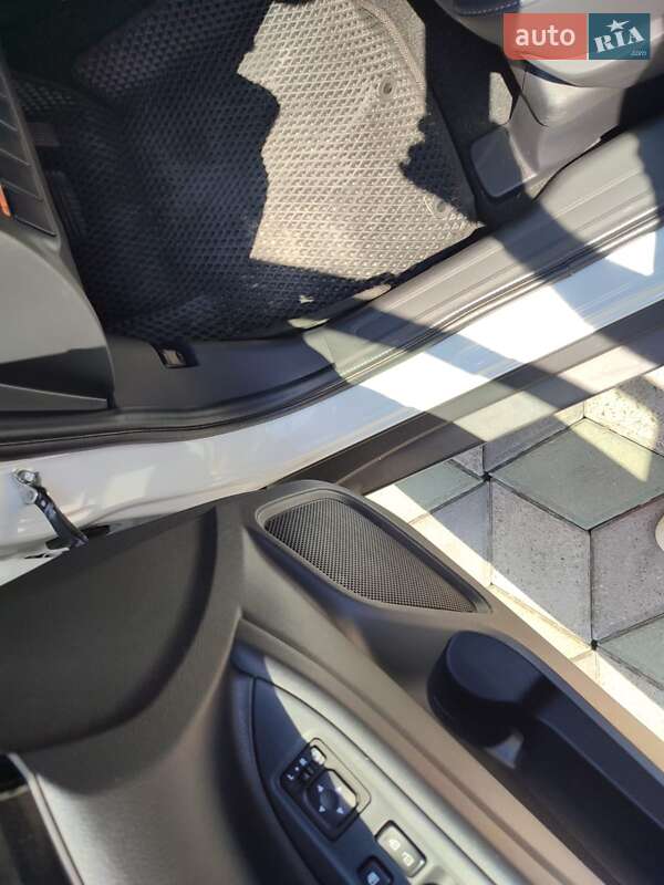 Внедорожник / Кроссовер Mitsubishi Outlander 2021 в Черновцах