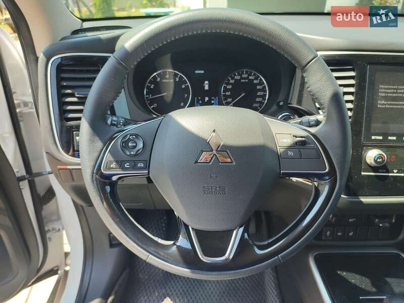 Внедорожник / Кроссовер Mitsubishi Outlander 2021 в Черновцах