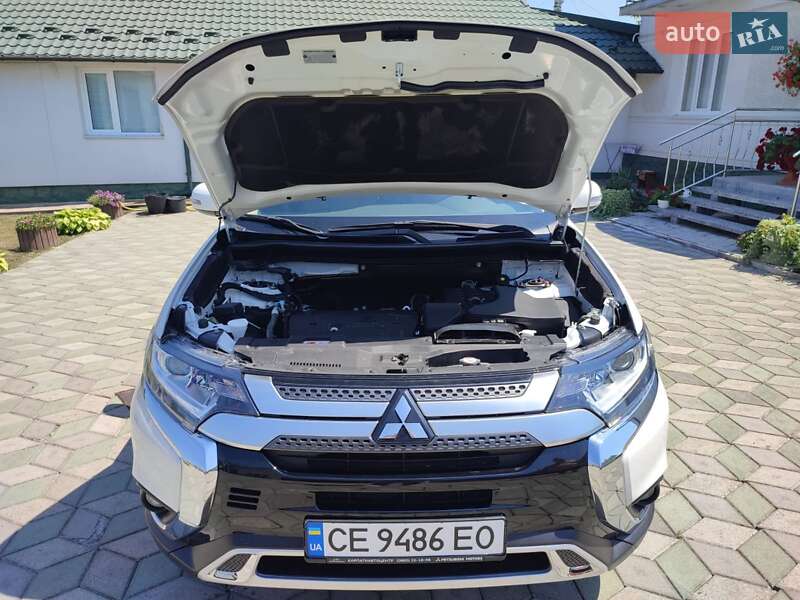 Внедорожник / Кроссовер Mitsubishi Outlander 2021 в Черновцах