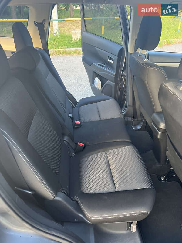 Внедорожник / Кроссовер Mitsubishi Outlander 2018 в Киеве