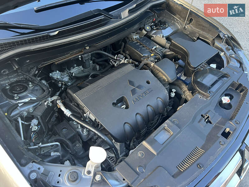 Внедорожник / Кроссовер Mitsubishi Outlander 2018 в Киеве