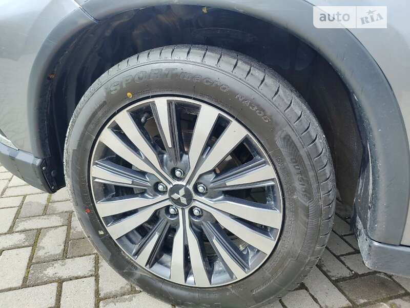 Внедорожник / Кроссовер Mitsubishi Outlander 2018 в Золочеве
