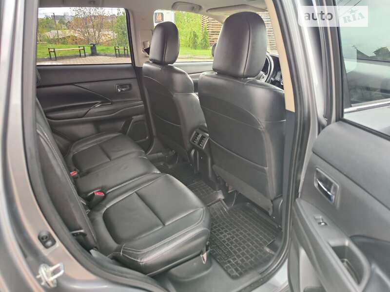 Внедорожник / Кроссовер Mitsubishi Outlander 2018 в Золочеве