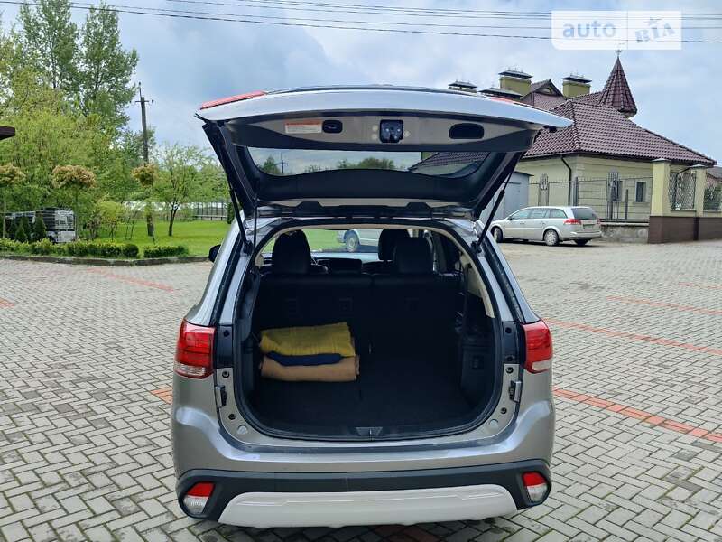 Внедорожник / Кроссовер Mitsubishi Outlander 2018 в Золочеве