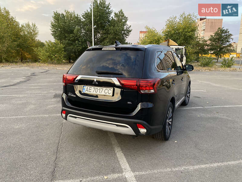 Внедорожник / Кроссовер Mitsubishi Outlander 2020 в Запорожье