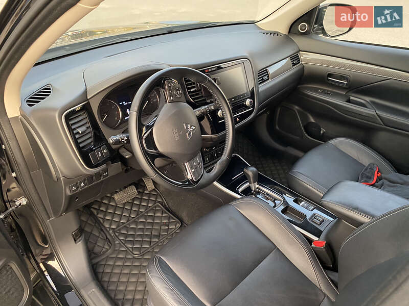 Внедорожник / Кроссовер Mitsubishi Outlander 2020 в Запорожье