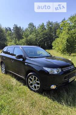 Позашляховик / Кросовер Mitsubishi Outlander 2013 в Звягелі