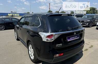Внедорожник / Кроссовер Mitsubishi Outlander 2013 в 