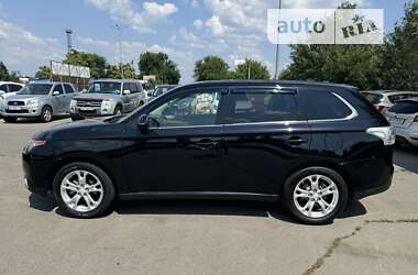 Внедорожник / Кроссовер Mitsubishi Outlander 2013 в 