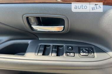 Внедорожник / Кроссовер Mitsubishi Outlander 2013 в 
