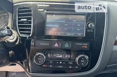 Внедорожник / Кроссовер Mitsubishi Outlander 2013 в 