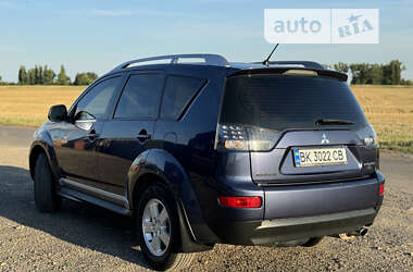 Внедорожник / Кроссовер Mitsubishi Outlander 2009 в 