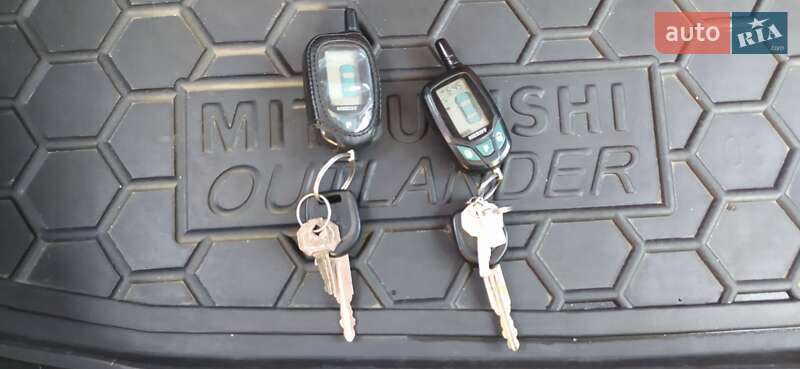 Внедорожник / Кроссовер Mitsubishi Outlander 2005 в Березовке фото 31 Внедорожник / Кроссовер Mitsubishi Outlander 2005 в Березовке