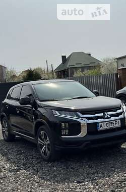 Позашляховик / Кросовер Mitsubishi Outlander 2019 в Києві