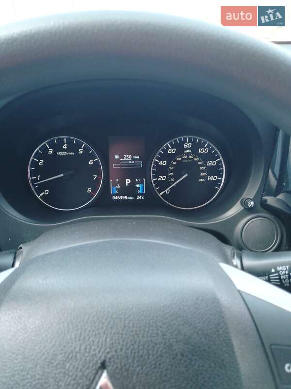 Позашляховик / Кросовер Mitsubishi Outlander 2019 в Києві