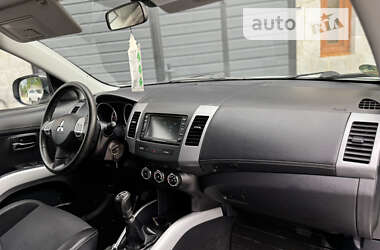 Внедорожник / Кроссовер Mitsubishi Outlander 2011 в Дубно