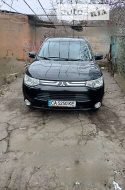 Внедорожник / Кроссовер Mitsubishi Outlander 2013 в Каневе