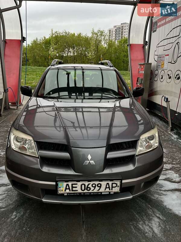 Mitsubishi Outlander 2005