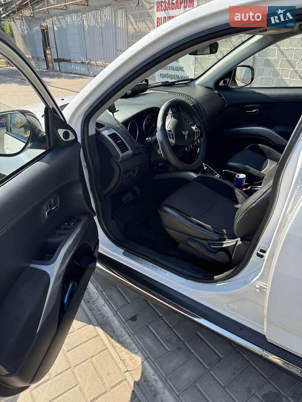 Позашляховик / Кросовер Mitsubishi Outlander 2010 в Дніпрі