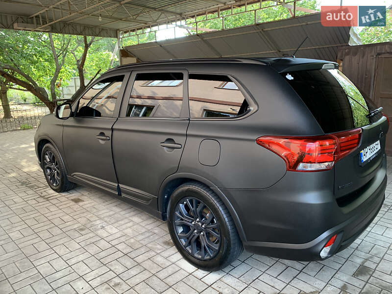 Позашляховик / Кросовер Mitsubishi Outlander 2016 в Запоріжжі
