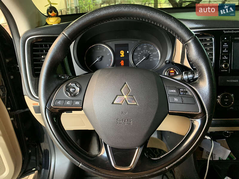 Позашляховик / Кросовер Mitsubishi Outlander 2016 в Запоріжжі