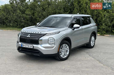 Внедорожник / Кроссовер Mitsubishi Outlander 2021 в 