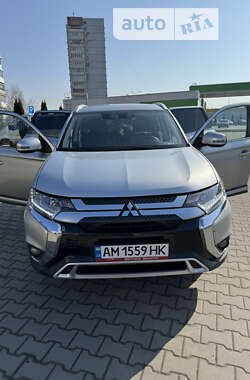 Позашляховик / Кросовер Mitsubishi Outlander 2019 в Житомирі