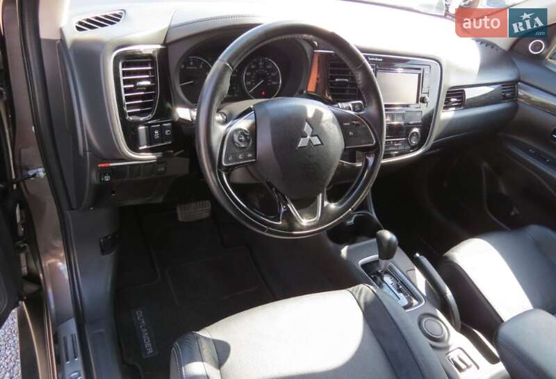 Позашляховик / Кросовер Mitsubishi Outlander 2015 в Кропивницькому