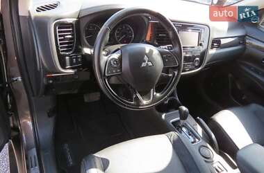 Внедорожник / Кроссовер Mitsubishi Outlander 2015 в 