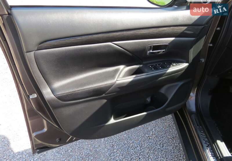 Позашляховик / Кросовер Mitsubishi Outlander 2015 в Кропивницькому